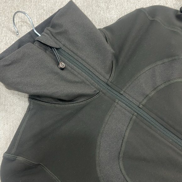 Lulu lemon women’s sweater - Picture 3 of 5